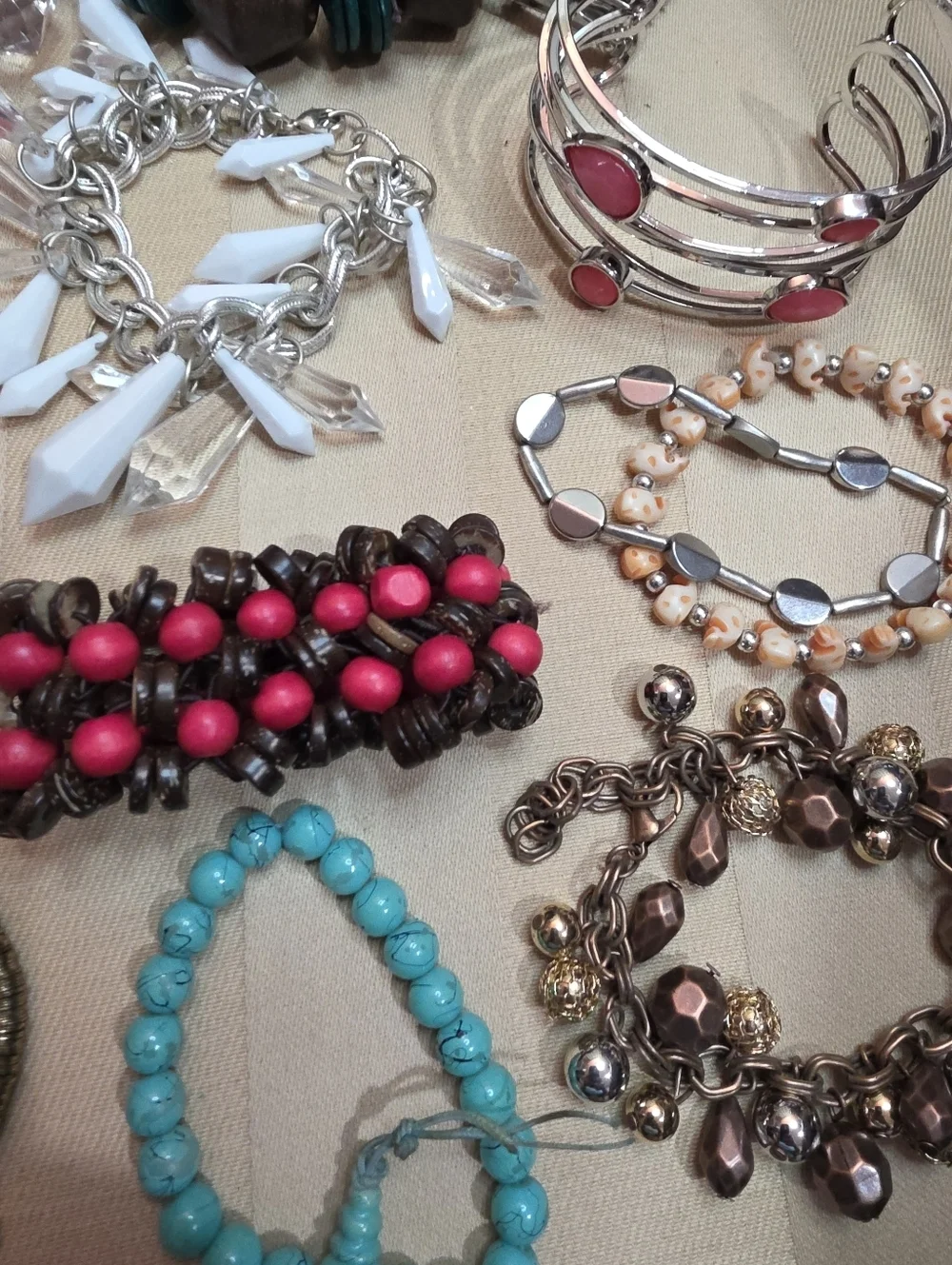 RESELLERS!!! LOT OF 27 BRACELETS KEEP OR RESELL - Picture 7 of 10